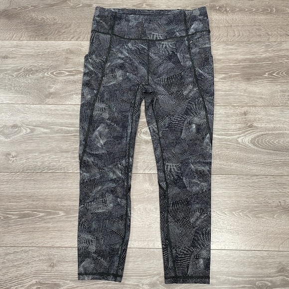 Lululemon Time To Sweat Crop Free Spirit Alpine White Black 8 - Picture 7 of 16